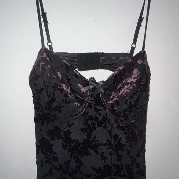 Elegant Black Floral Backless Dress - Picture 1 of 4